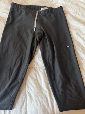 Nike 'Performance Capri Tights